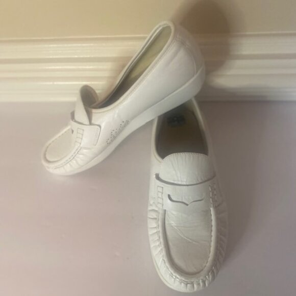 SAS Classic White Leather Slip On Penny Loafers Women's, size 9W - Picture 3 of 8